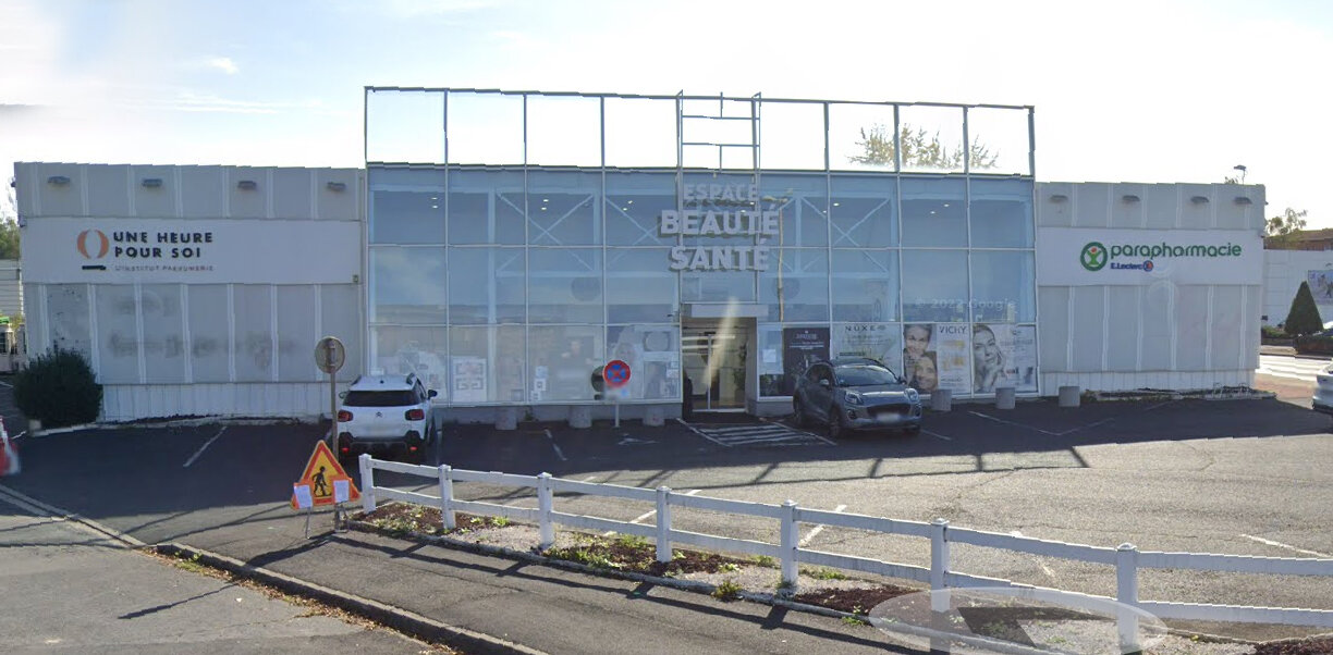 Avant - Après Rénovation de bâtiment (mise aux normes de la charpente, surtoiture et habillage de la façade)